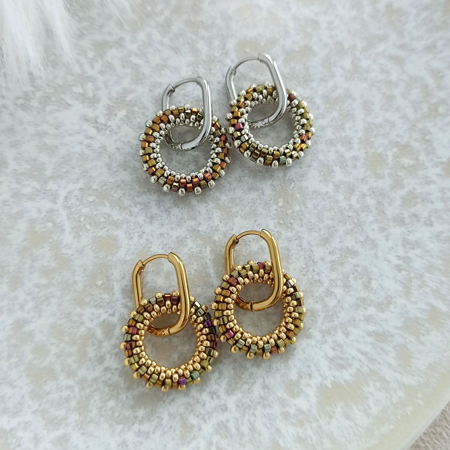 Náušnice 19 mm v měděno-stříbrné barvě s metalickým duhovým efektem