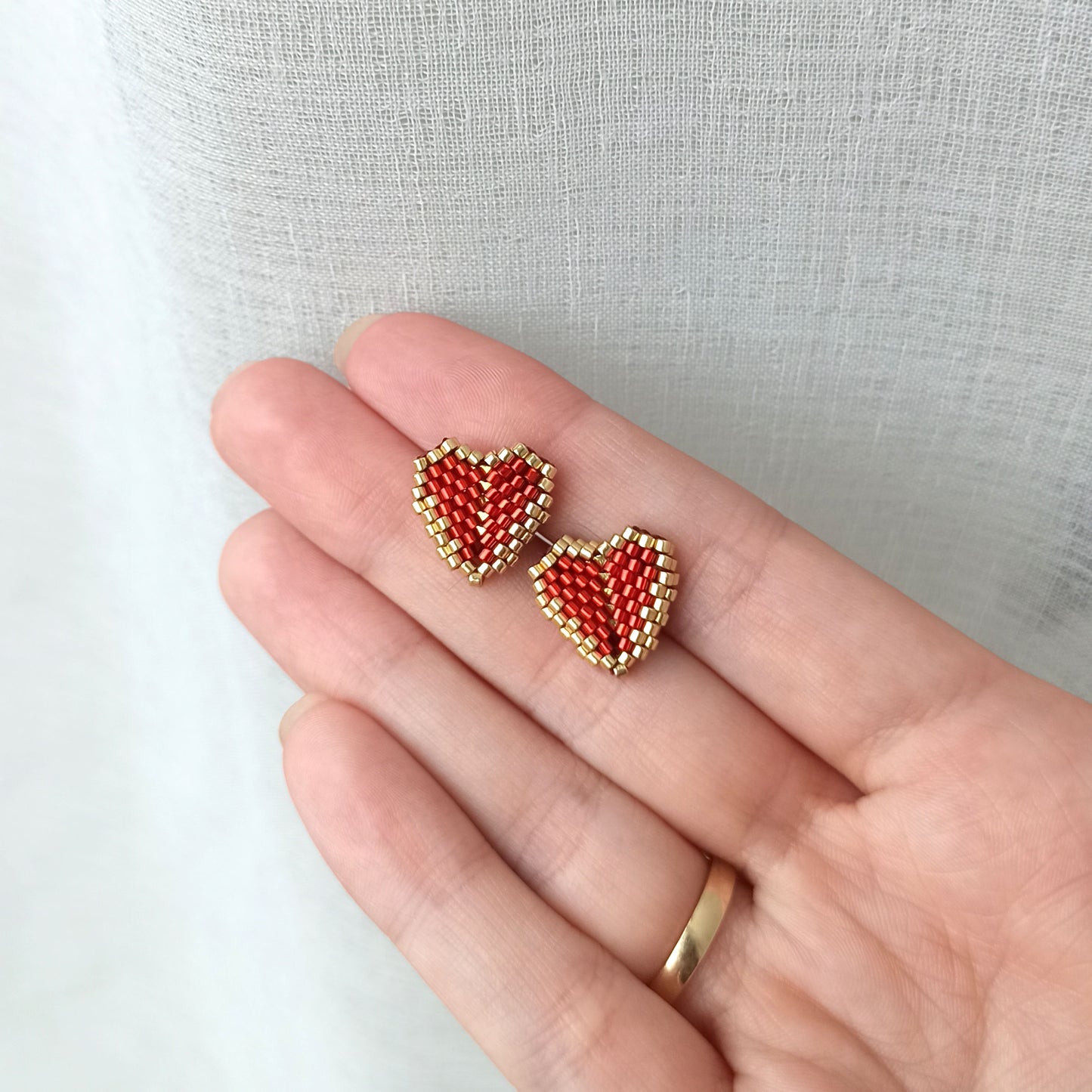 Náušnice srdíčka – pecky, červeno-zlaté