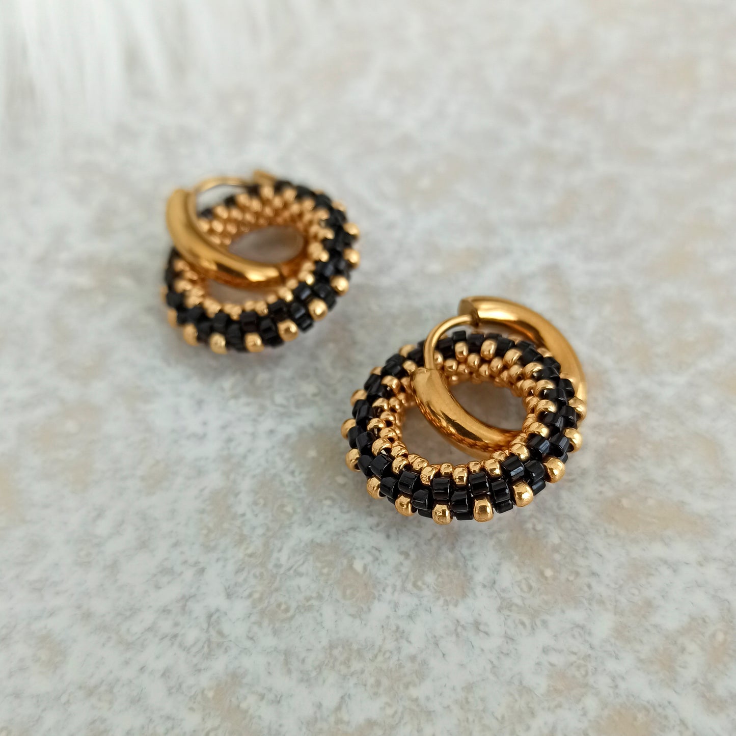 Náušnice kulaté černo-zlaté 19 mm
