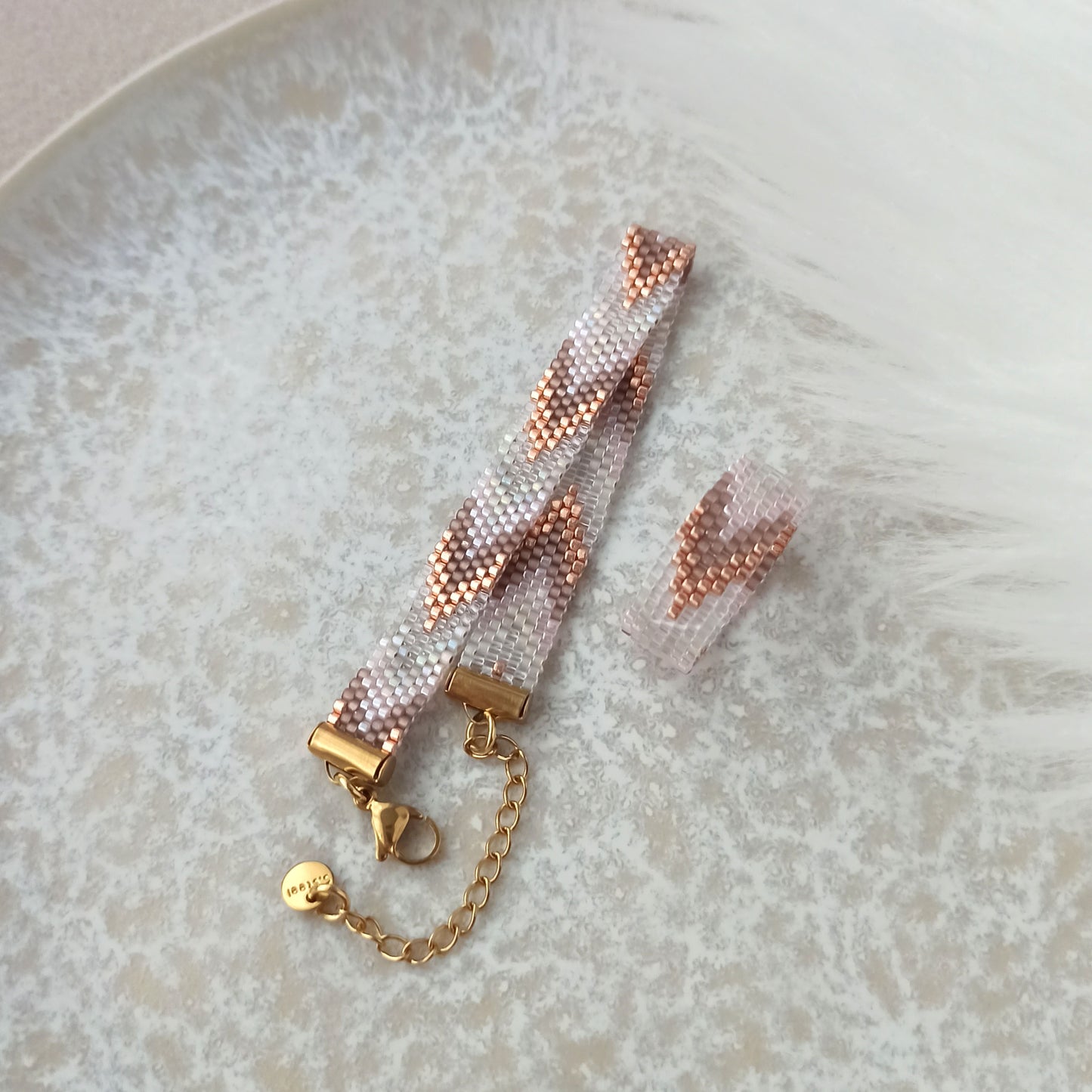 Jemný náramek s gradientem v růžovém zlatě