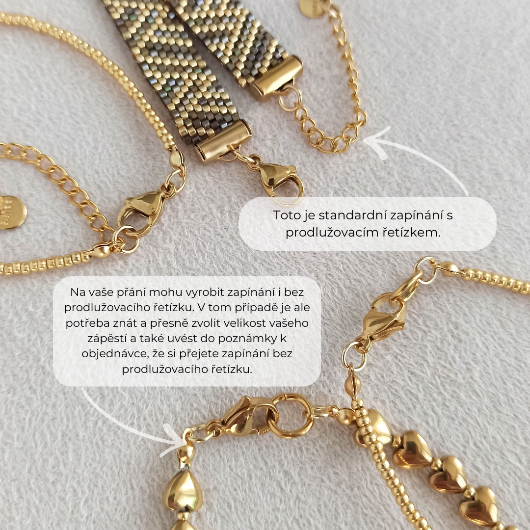 Náramek s pozlacenými srdíčky a rokajlem