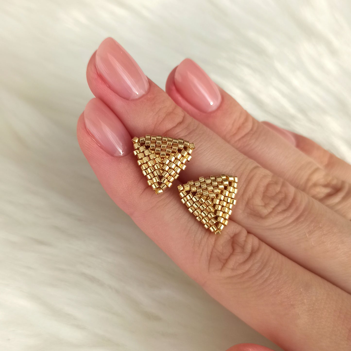 Mini trojúhelníkové náušnice – stříbrné, zlaté nebo růžové zlato