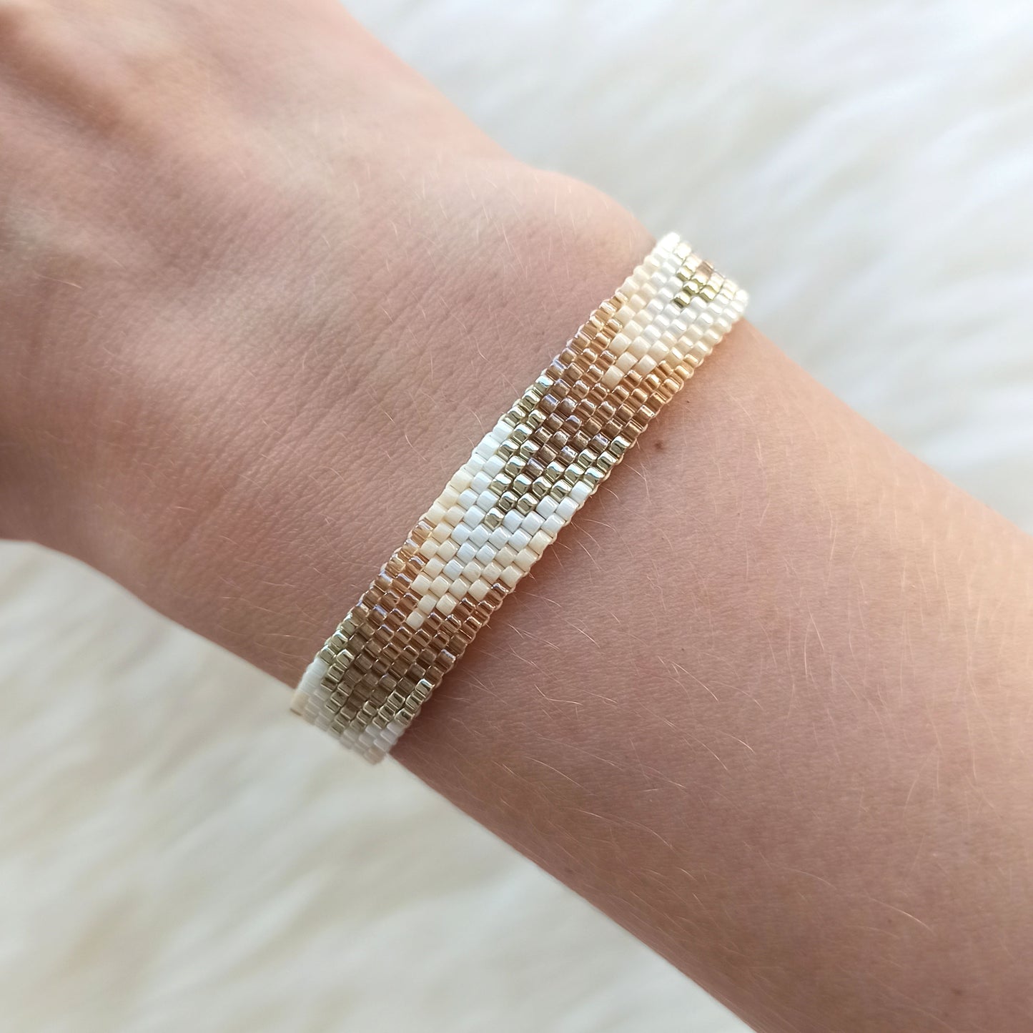 Sada náramků s gradientem v hnědo-béžových odstínech