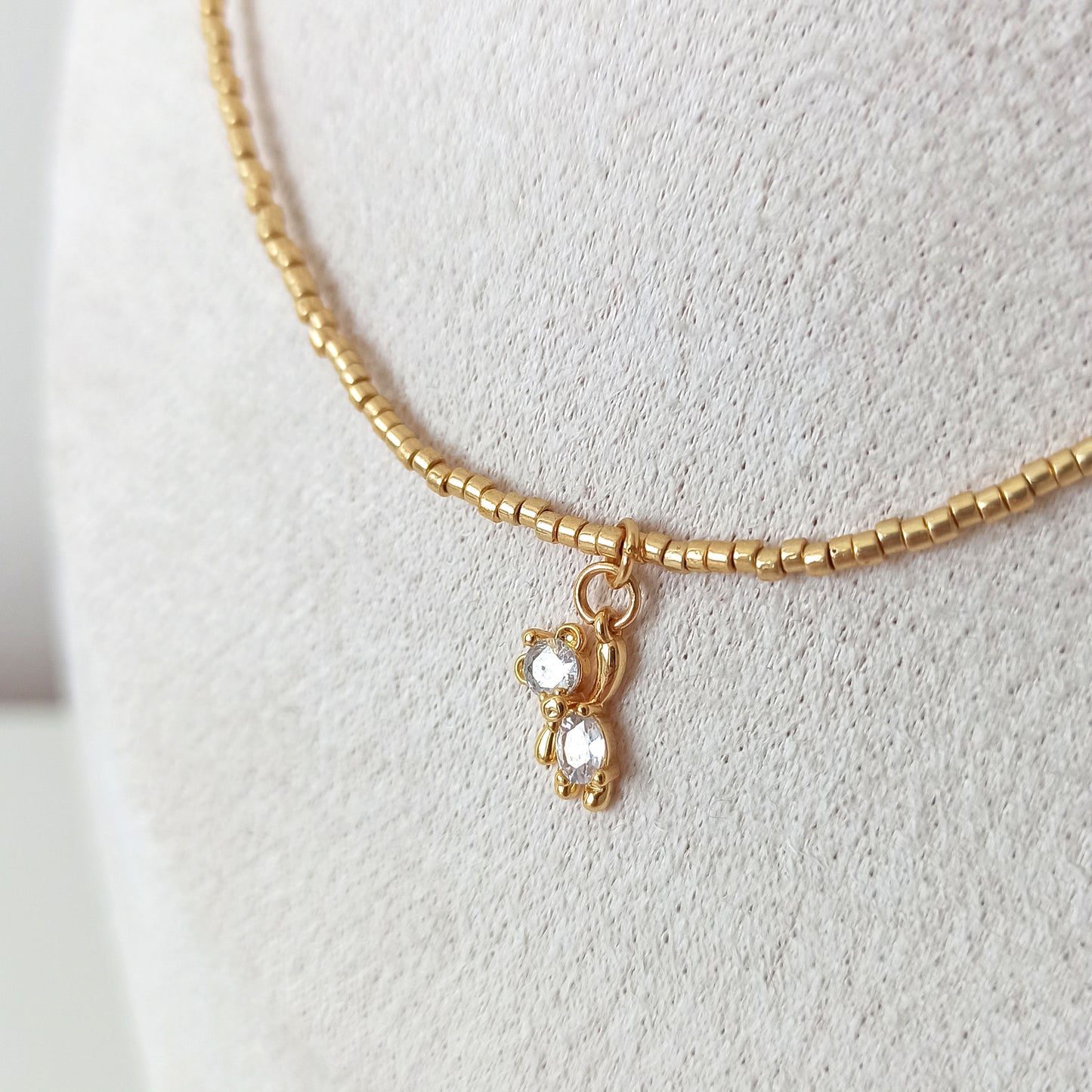 Jemný náhrdelník s přívěskem medvídka