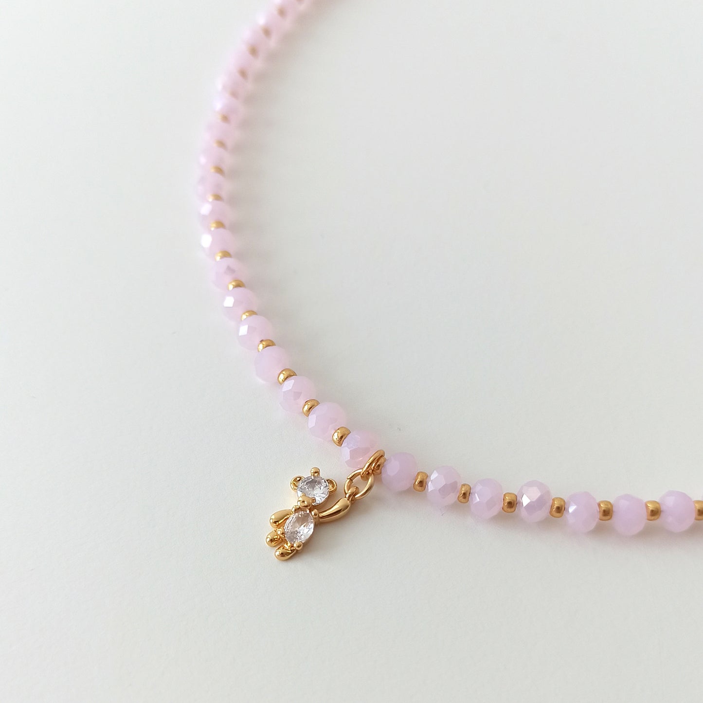 Jemný náhrdelník s přívěskem medvídka