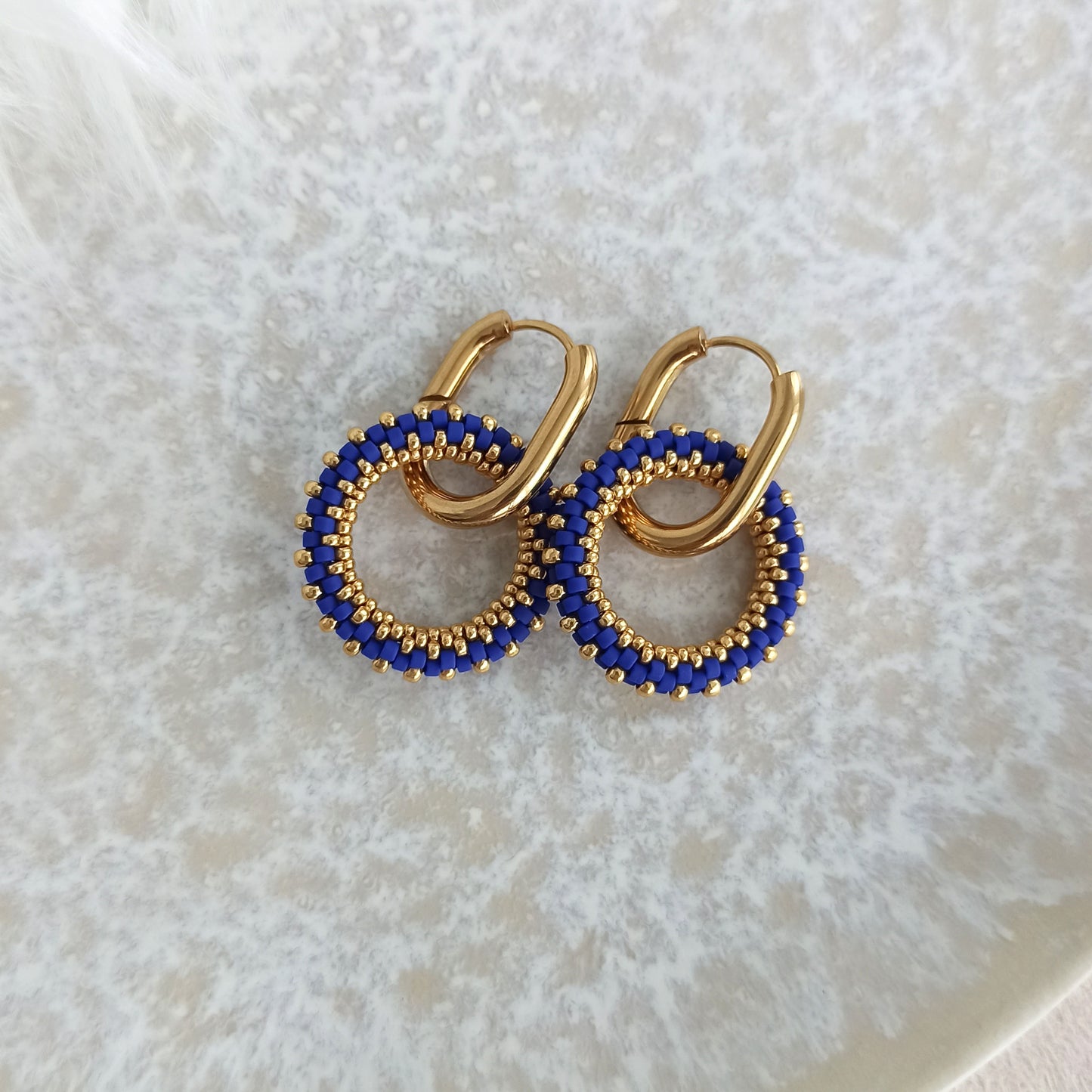 Sada šperků – náušnice a přívěsek 23 mm v královsky modré a zlaté barvě