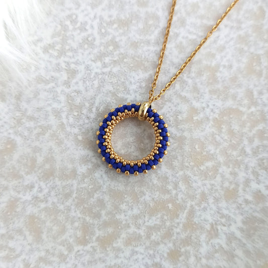 Náhrdelník v královsky modré a zlaté barvě 23 mm
