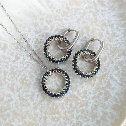 Sada šperků – náušnice a přívěsek 23 mm v tmavě modré a stříbrné barvě