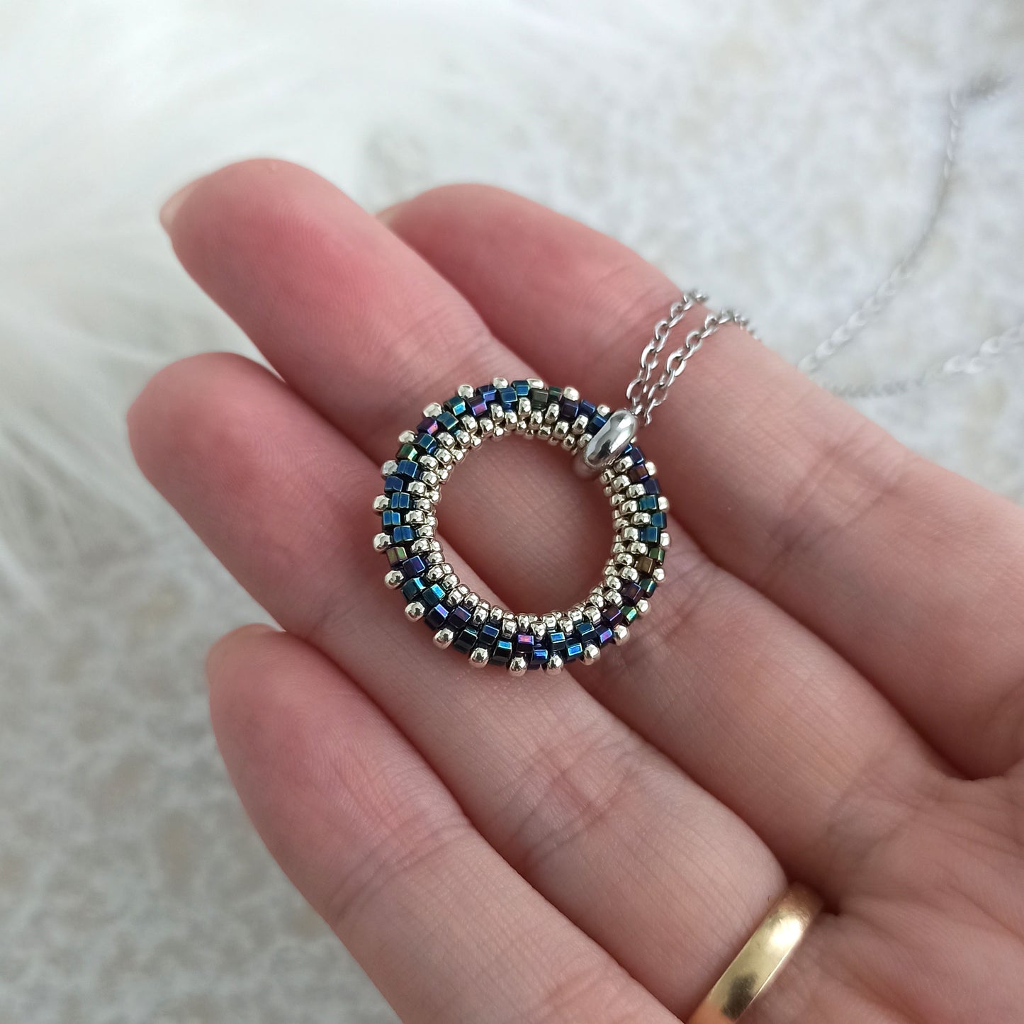 Sada šperků – náušnice a přívěsek 23 mm v tmavě modré a stříbrné barvě