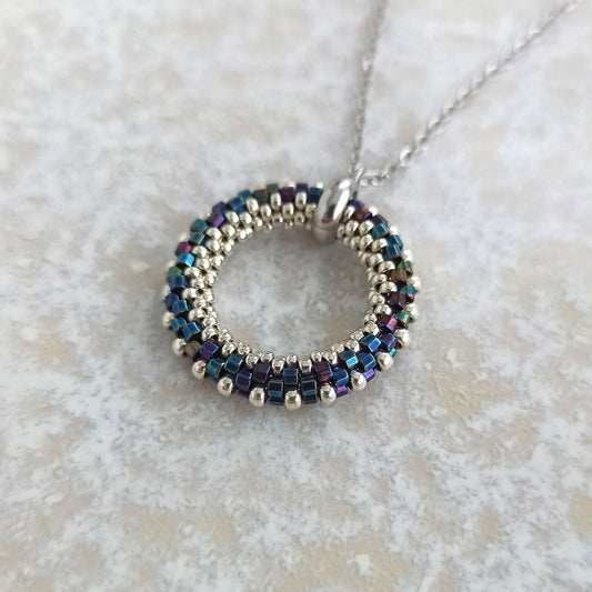 Náhrdelník 23 mm v tmavě modré a stříbrné barvě