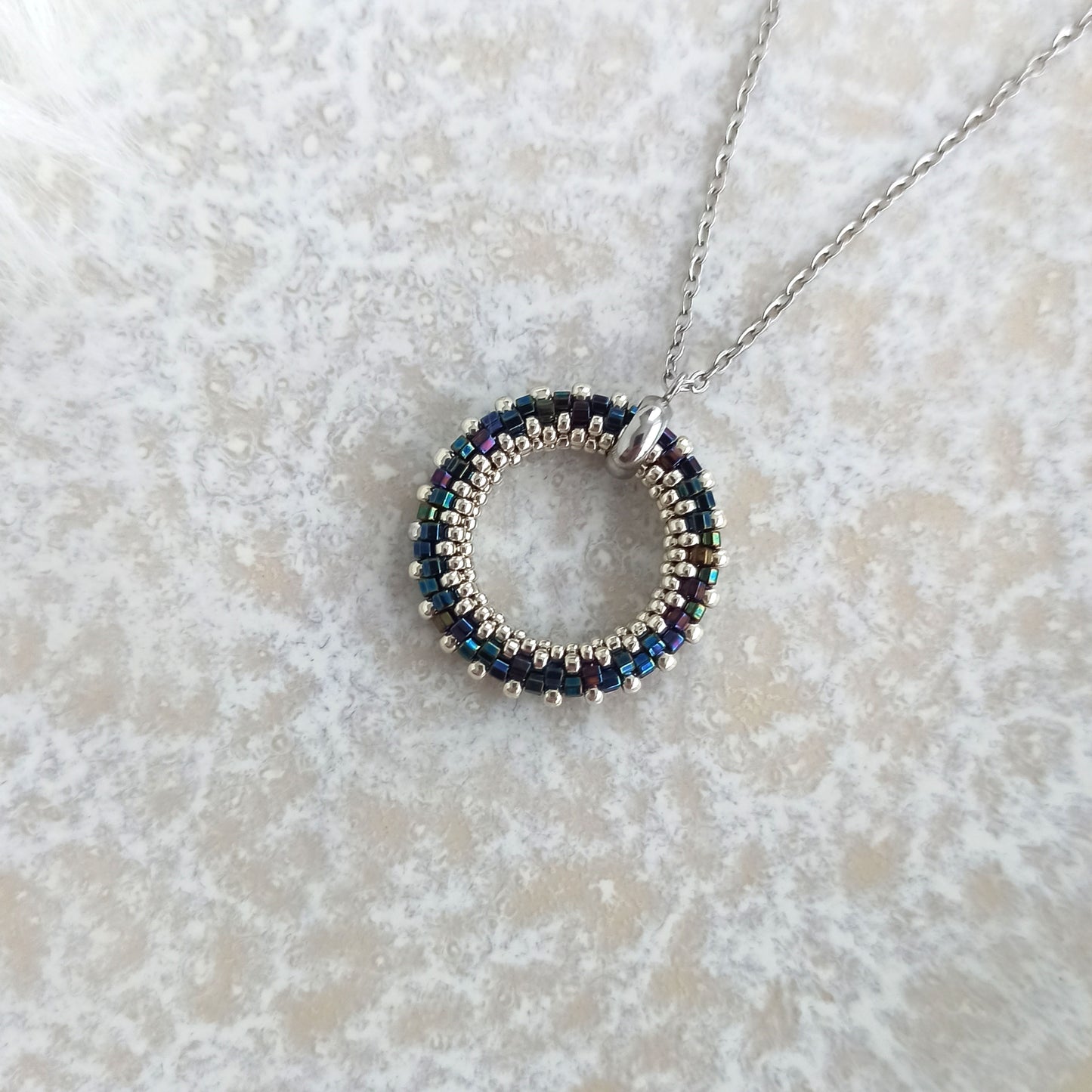 Náhrdelník 23 mm v tmavě modré a stříbrné barvě