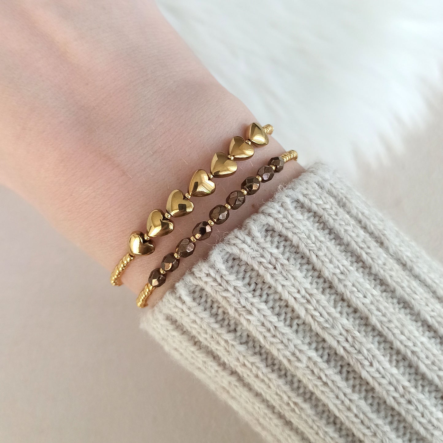 Sada náramků s pozlacenými srdíčky