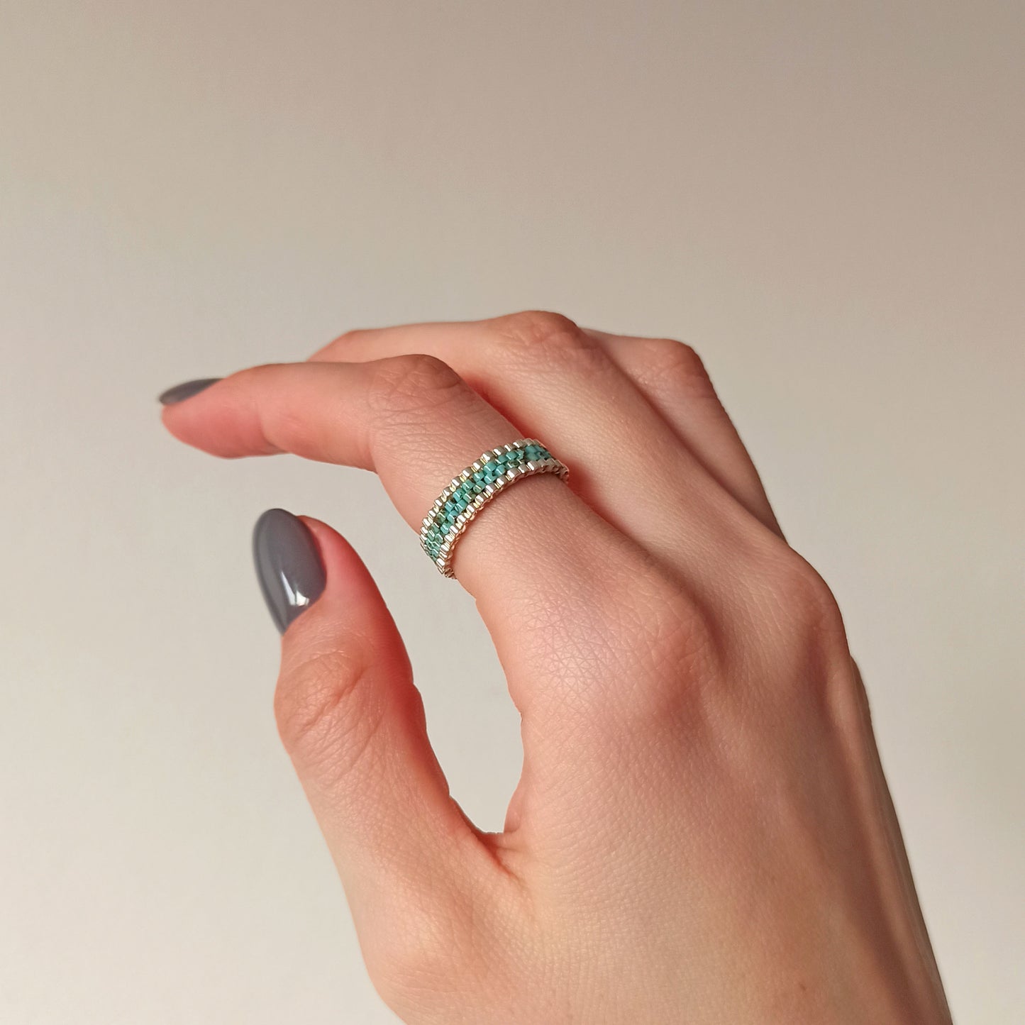 Prstýnek v tyrkysovo-stříbrných tónech s efektem Picasso