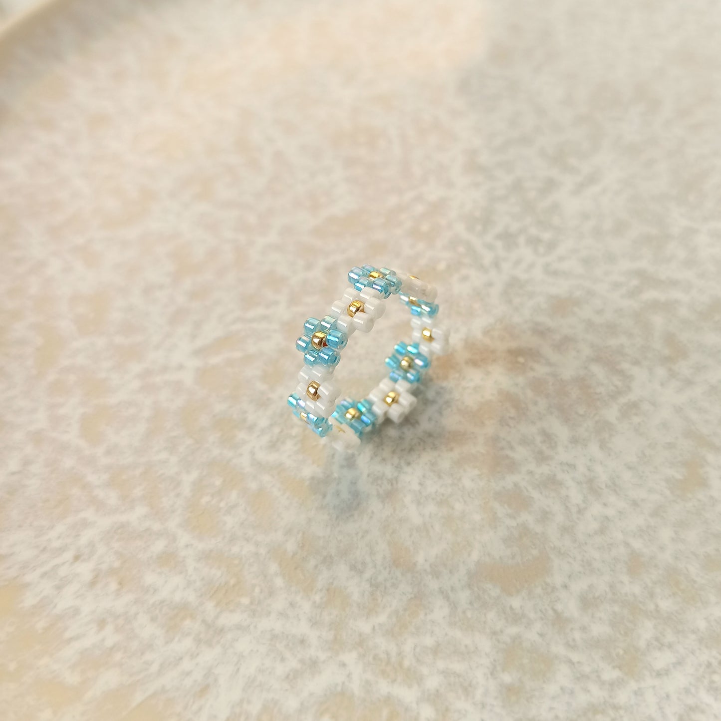 Květinový prstýnek v modro-bílých barvách