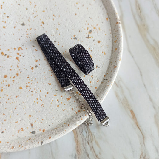 Černý třpytivý náramek