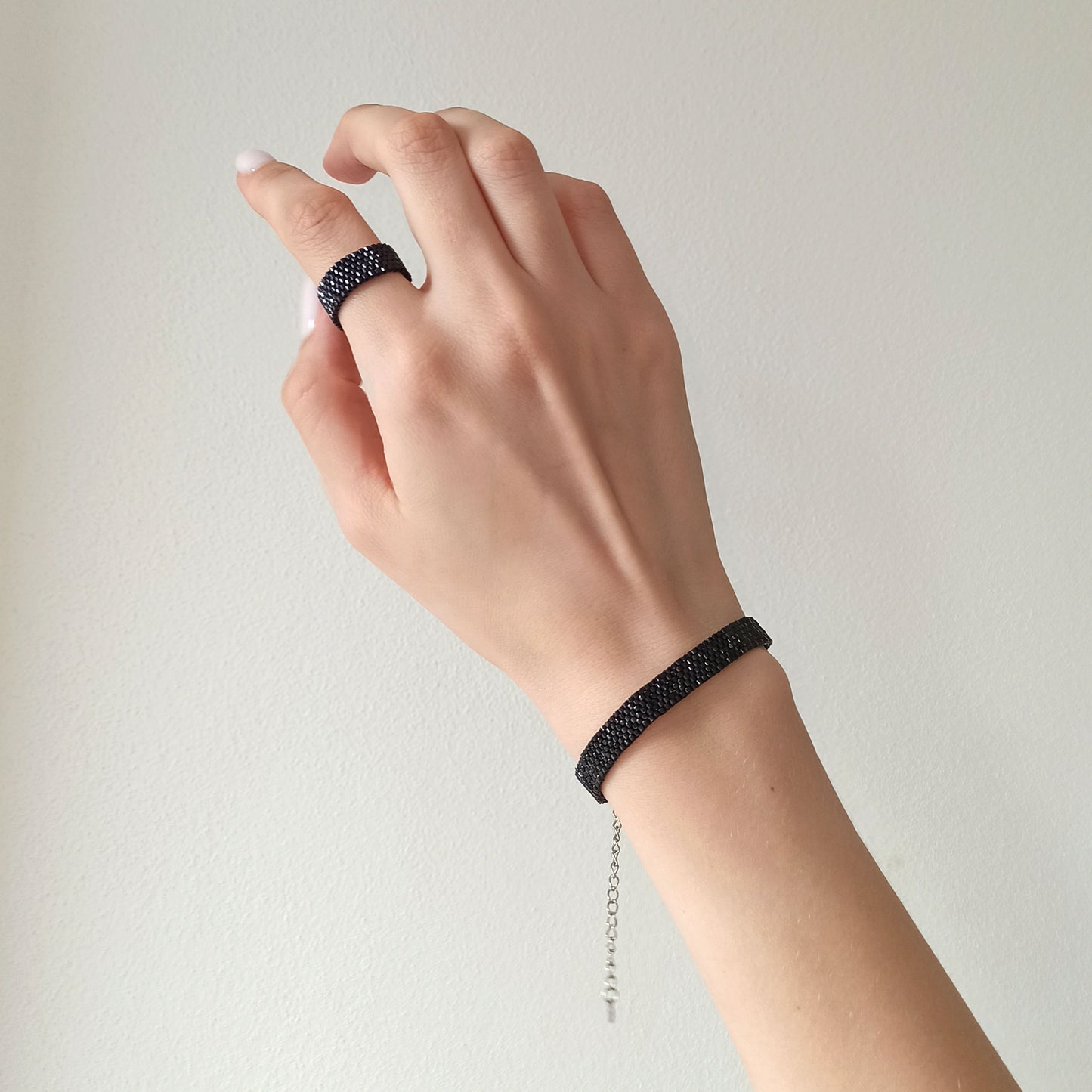 Černý třpytivý prsten