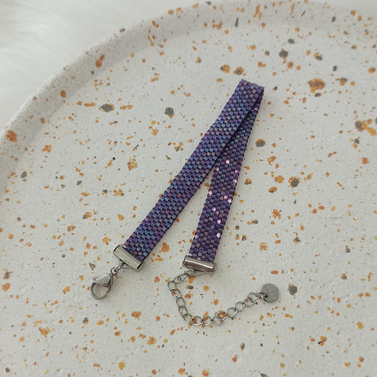 Fialový třpytivý náramek, na zápěstí 15,5–16,5 cm.
