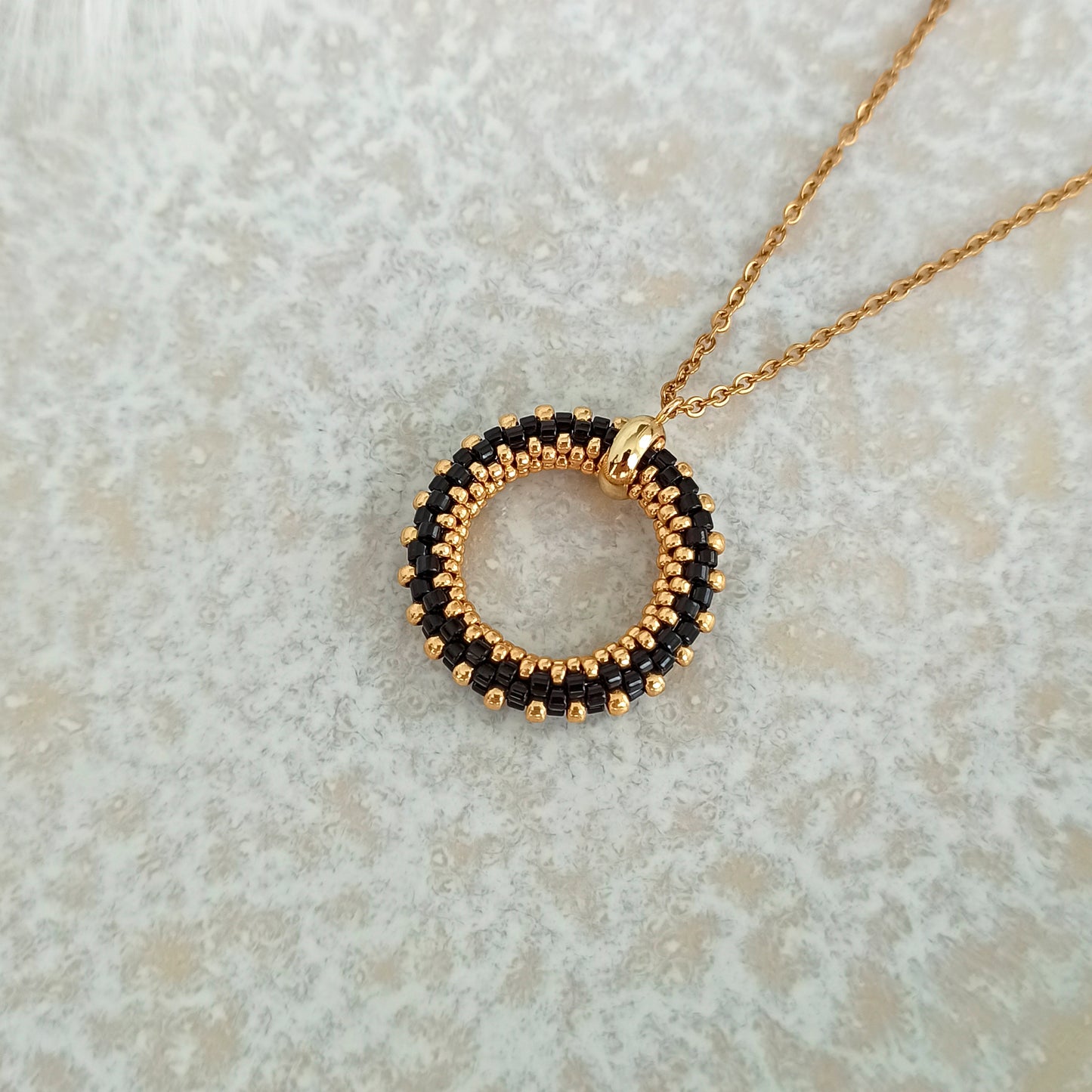 Náhrdelník černo-zlatý 23 mm