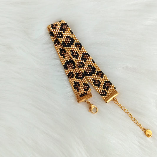Leopardí náramek ve zlaté barvě