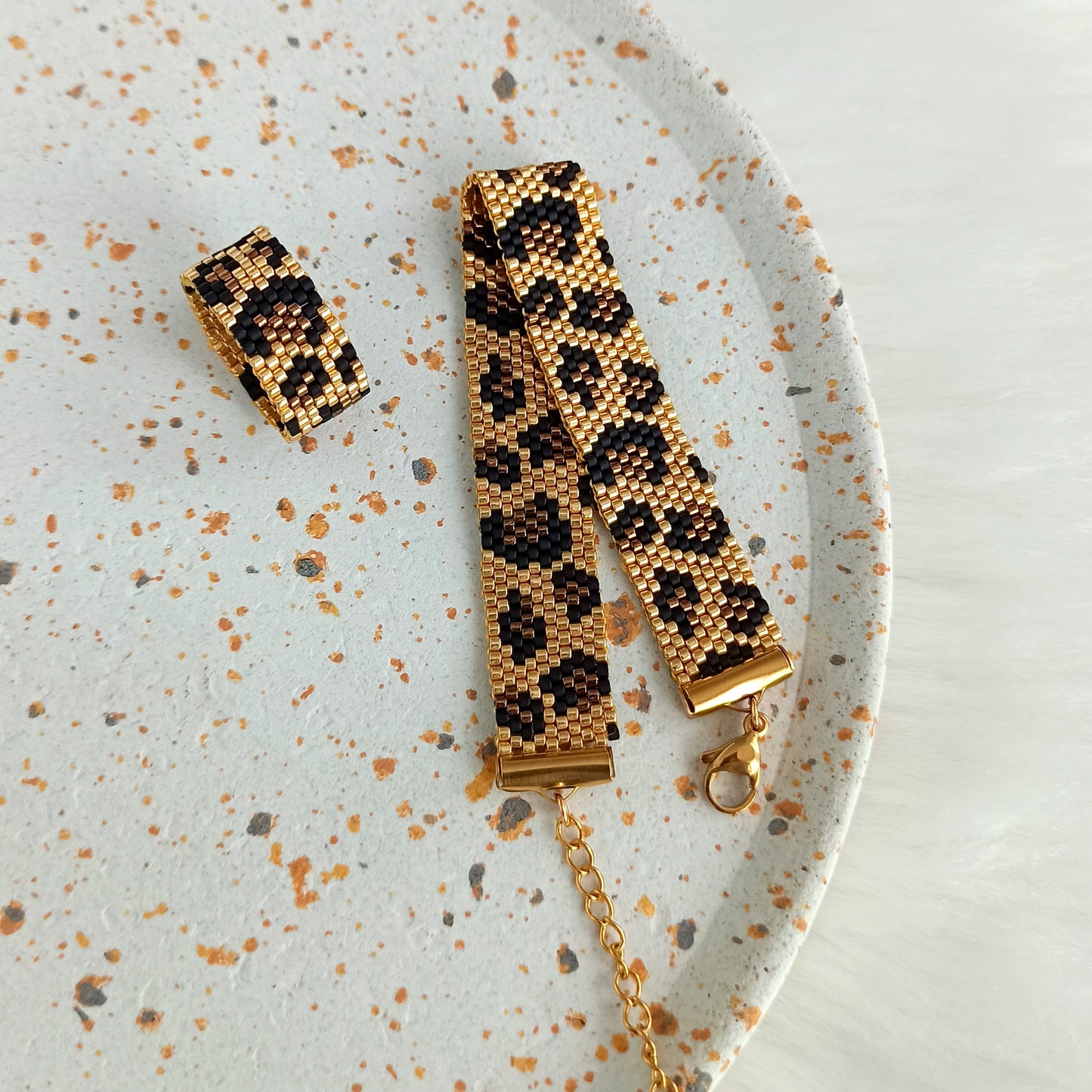 Leopardí prsten ve zlaté barvě