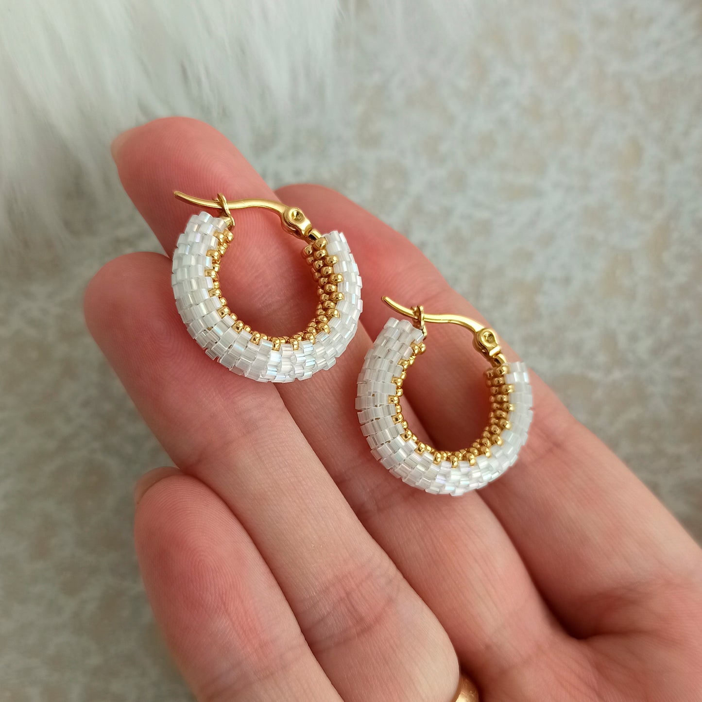 Náušnice Kongo v křišťálově bílé barvě se zlatem – 23 mm