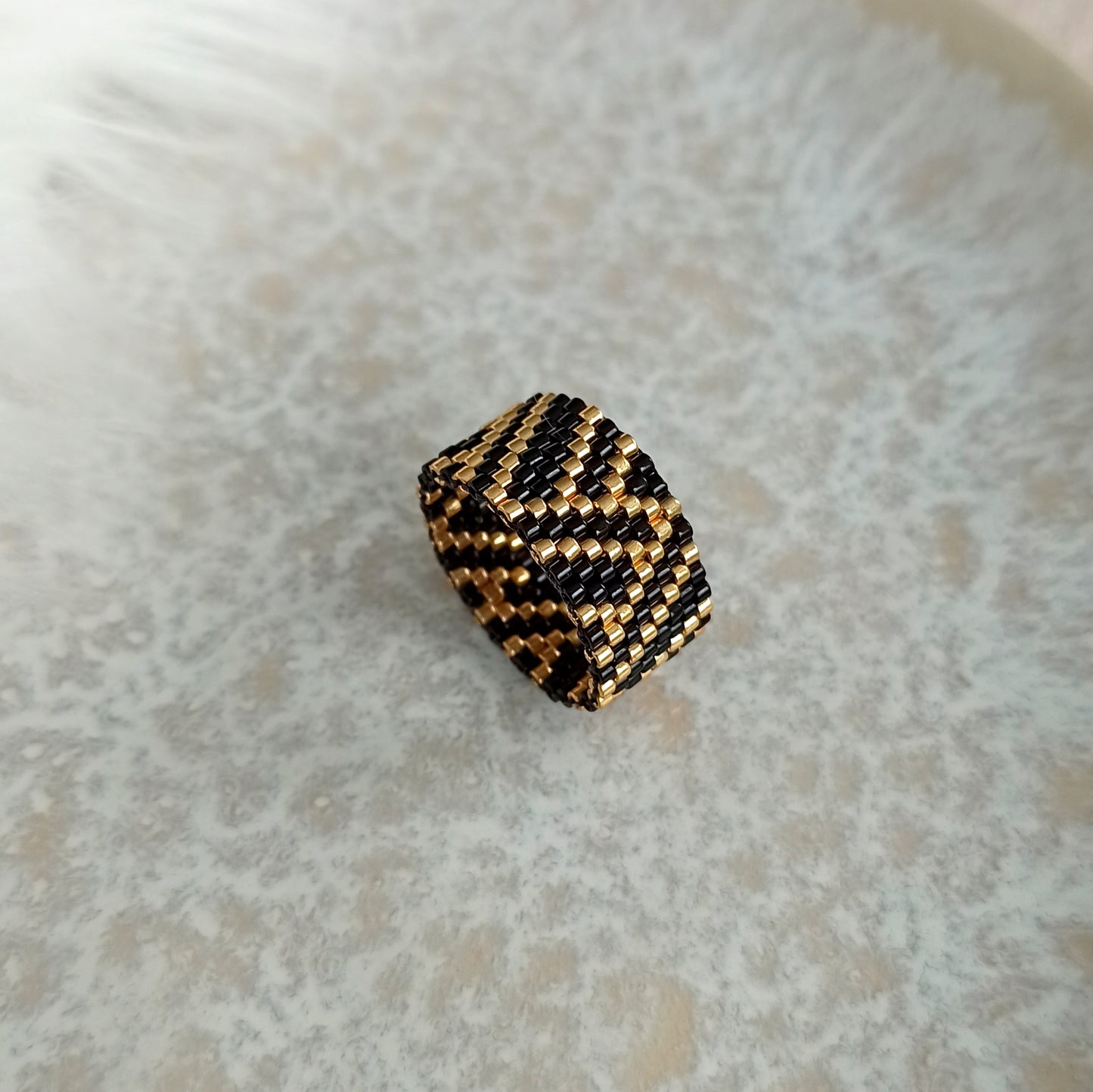 Prsten na výběr s geometrickým vzorem