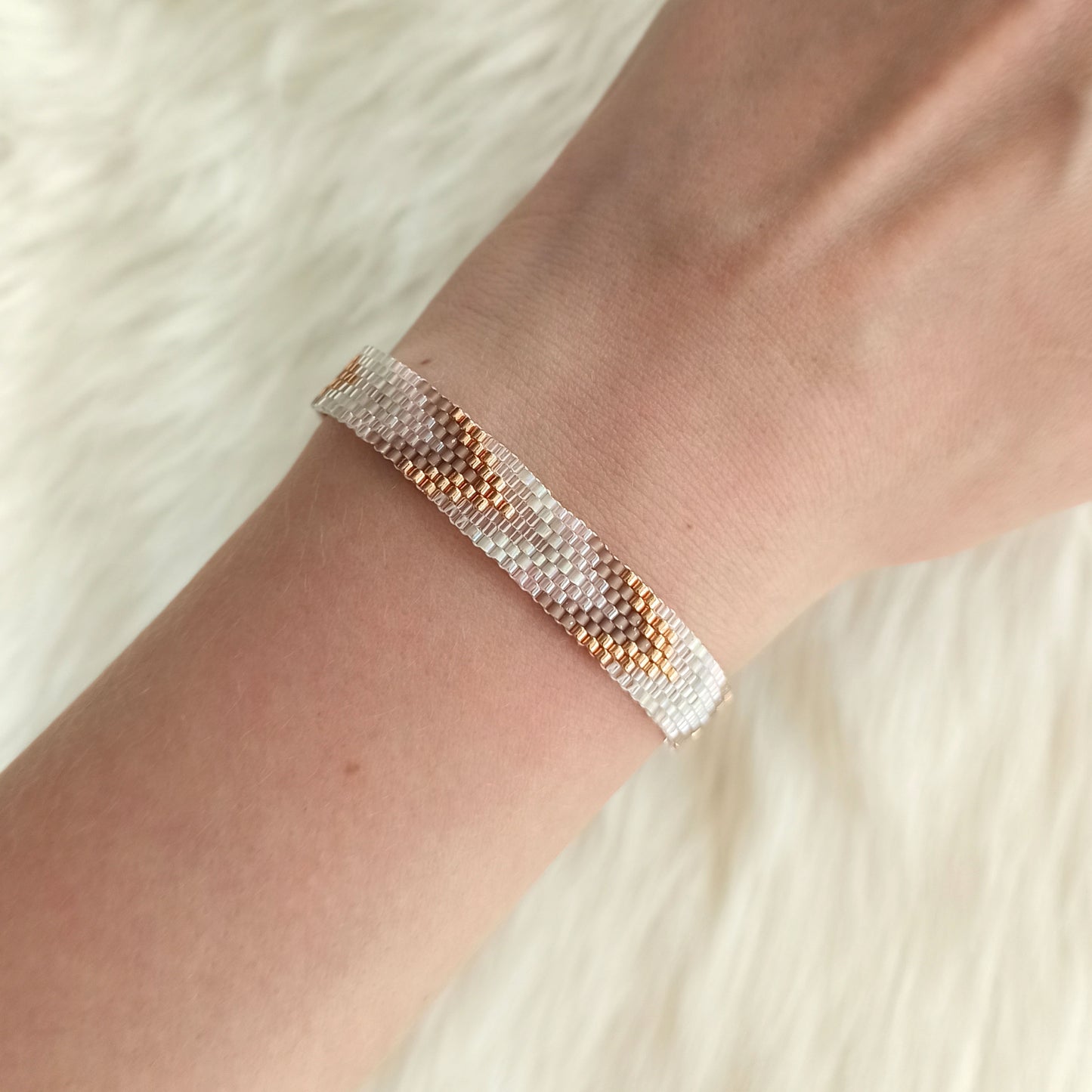 Jemný náramek s gradientem v růžovém zlatě