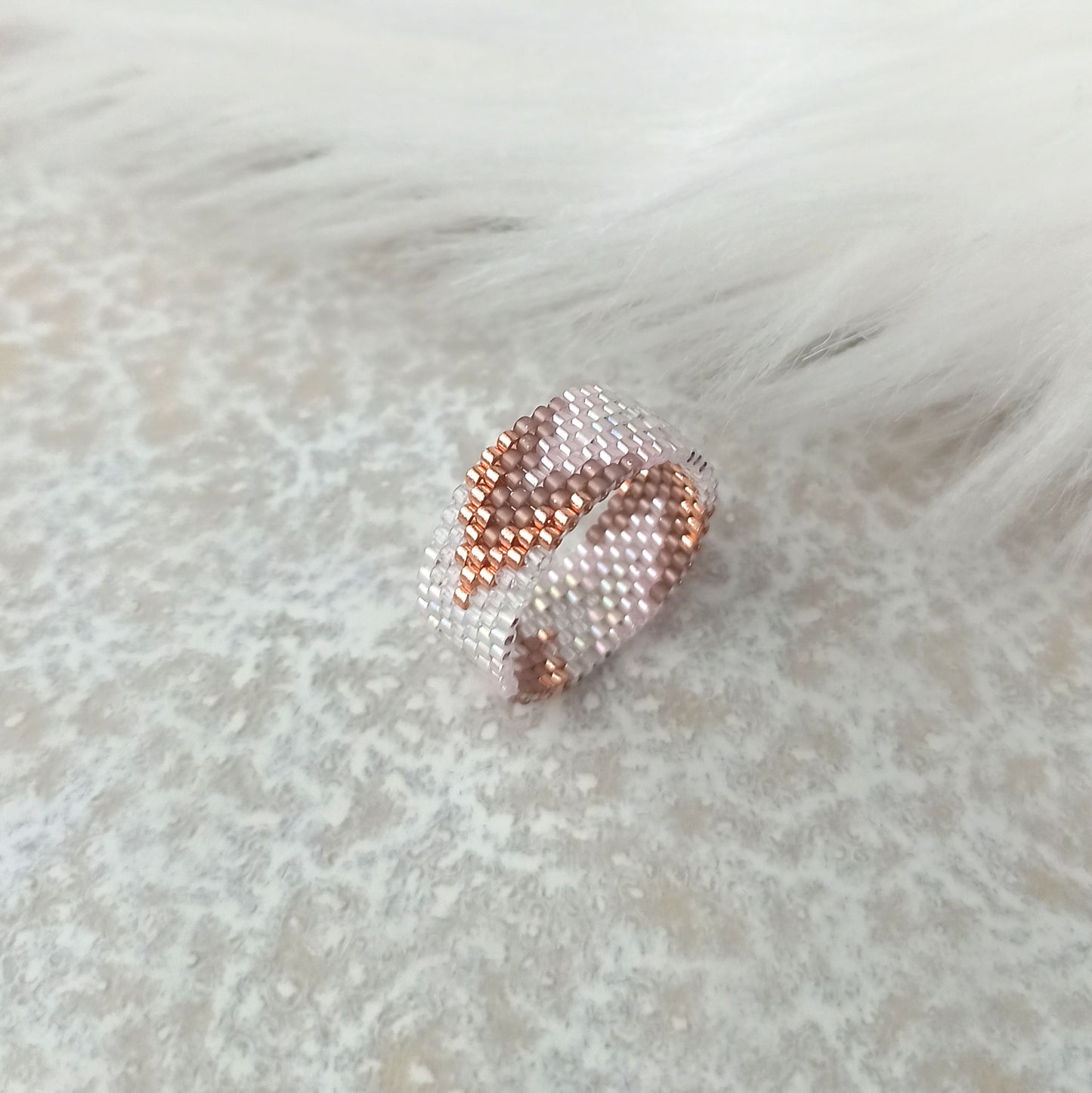 Jemný prstýnek s gradientem v růžovém zlatě