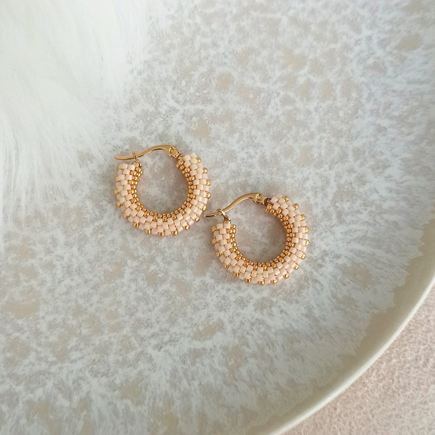 Náušnice Kongo 23 mm v béžovo-zlatých barvách
